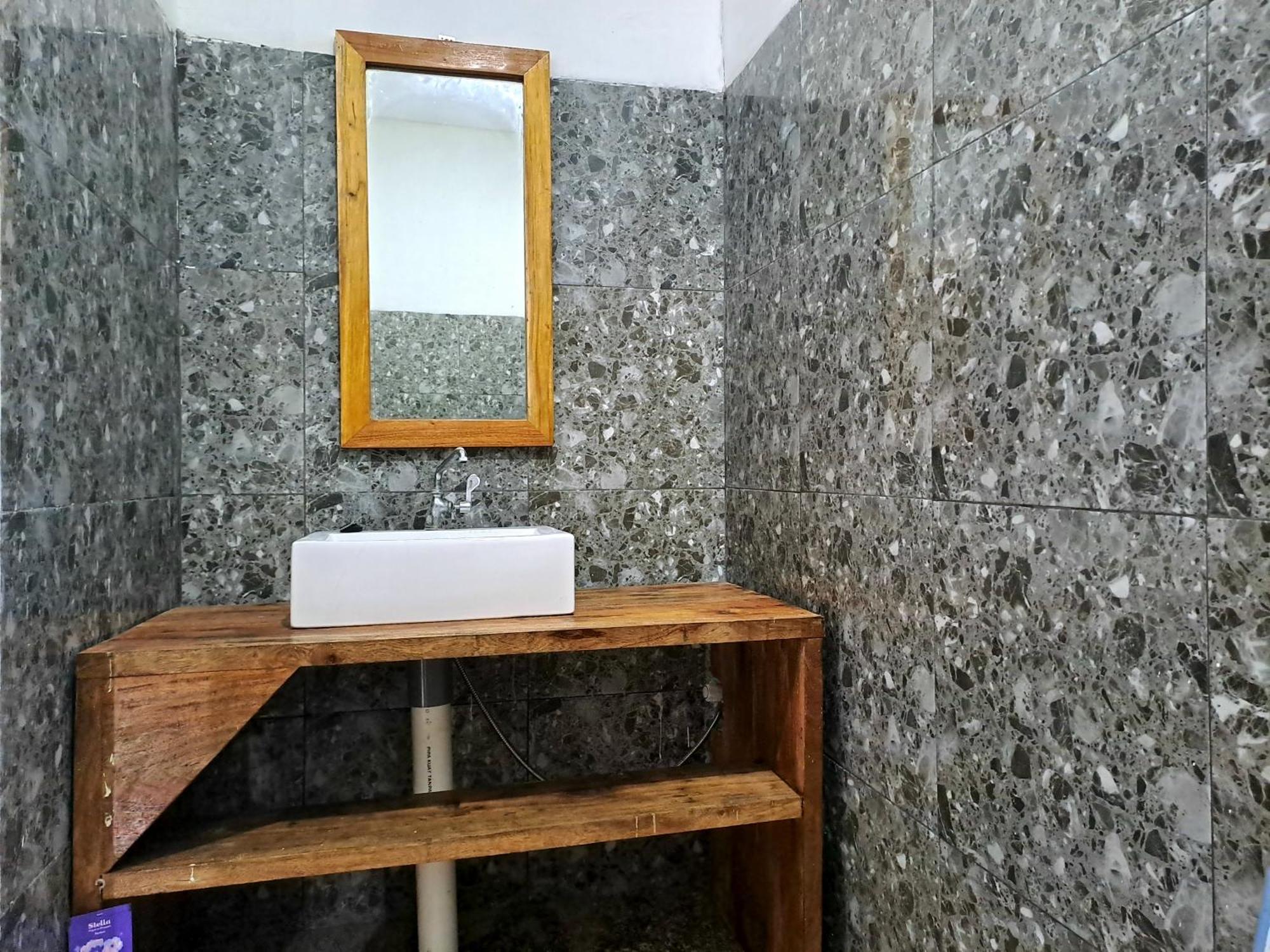 Village Corner Homestay Kuta  Dış mekan fotoğraf